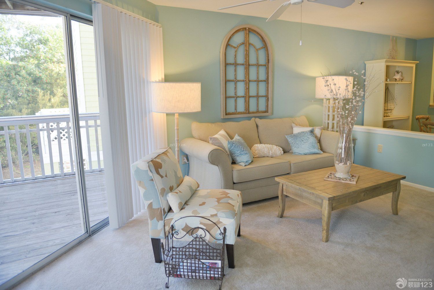 美式乡村别墅客厅阳台装修效果图片