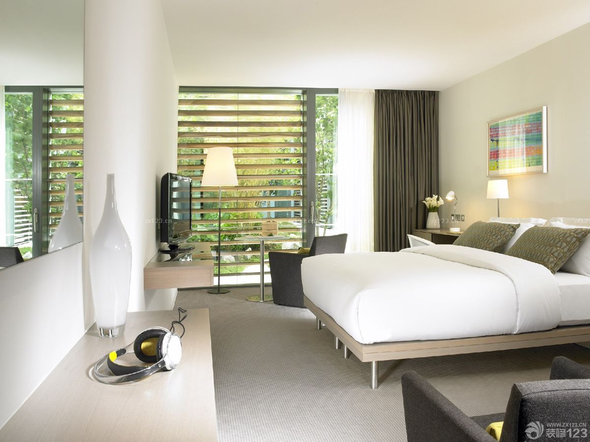 宾馆单间灰色窗帘装修效果图片