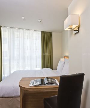 唯美小型宾馆绿色窗帘装修图