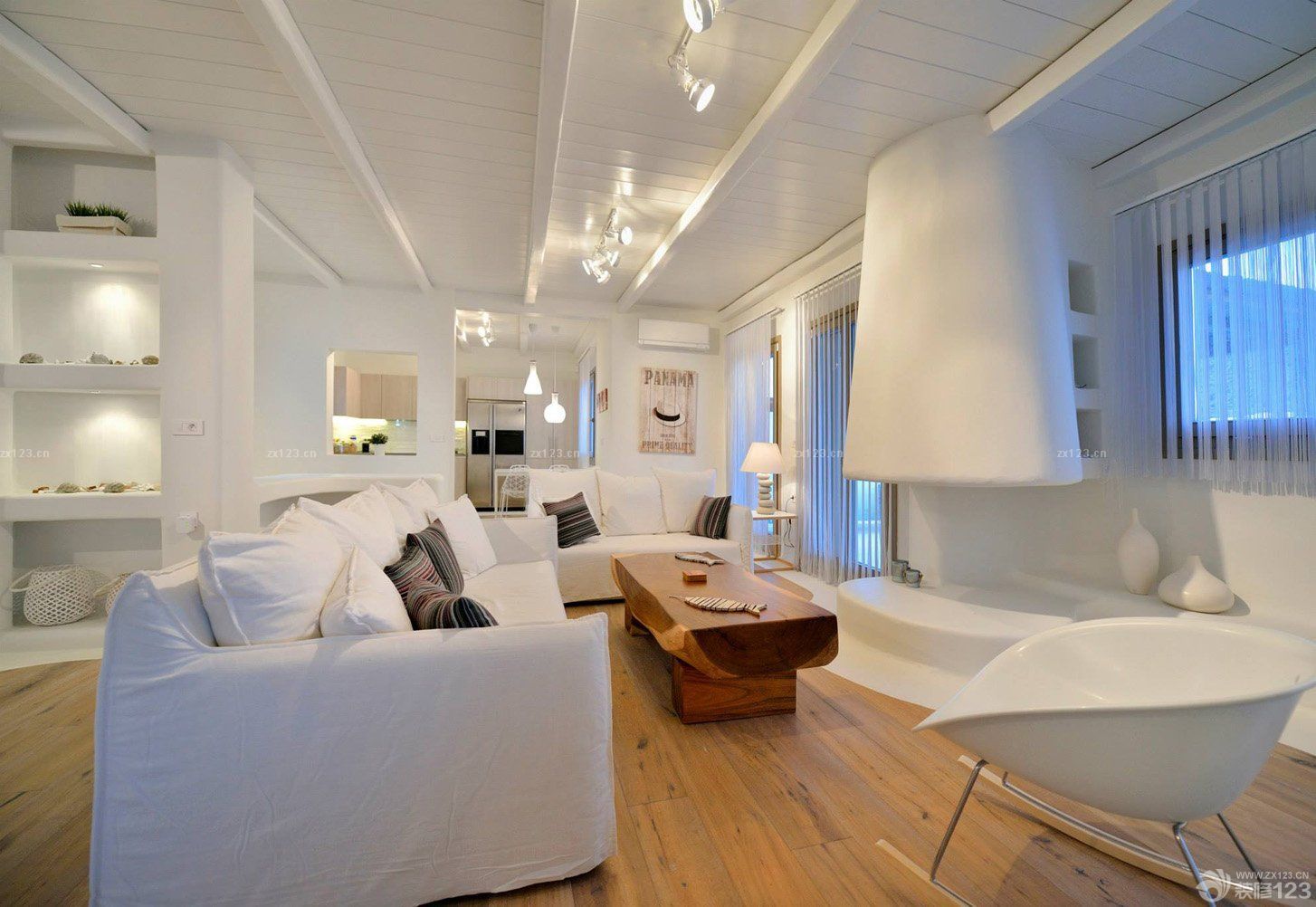 最新交换空间白色简约客厅装修效果图片