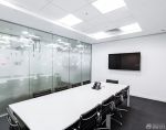 50平办公室玻璃隔断墙装修效果图片