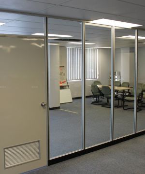 公司办公室玻璃隔断装修图片欣赏