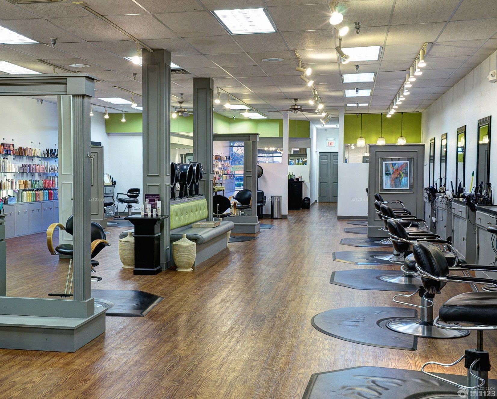 国外专业美发店室内装修效果图欣赏