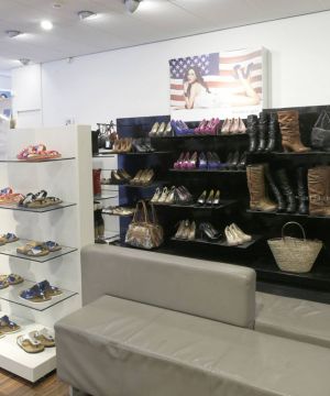 简约小超市鞋柜装修效果图