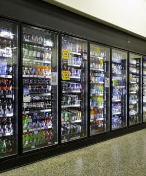 简单现代风格超市的储物柜
