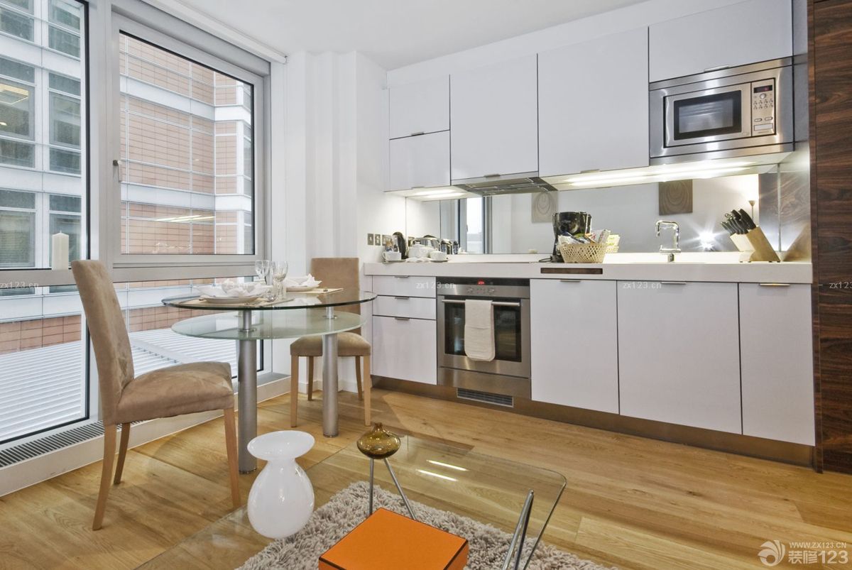 70平米小户型2万装修白色橱柜效果图片