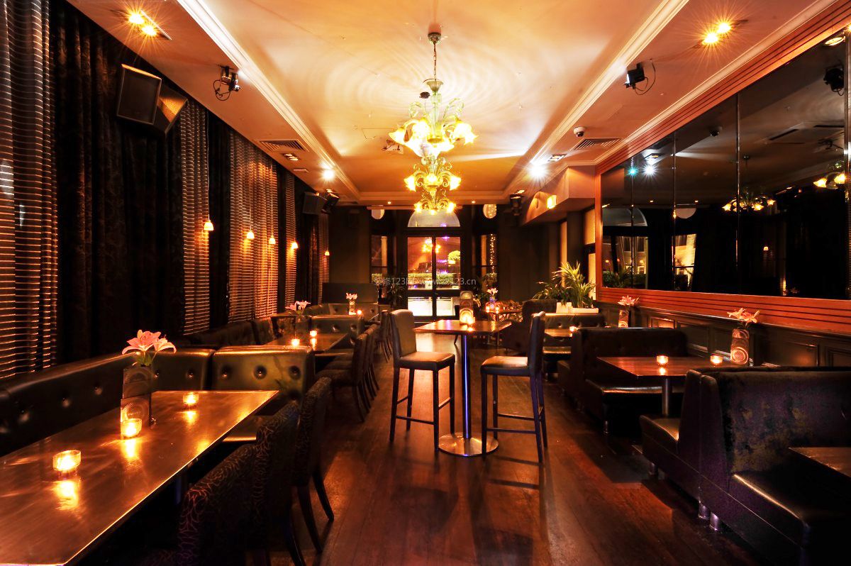 酒吧装修