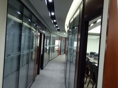 长沙时代广场沉稳风格500平方米办公室装修实景图