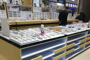 凌视讯专业眼镜展柜制作 你不能忽视的“形象大使”