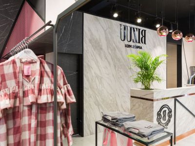 60平米街边时装店装修效果图