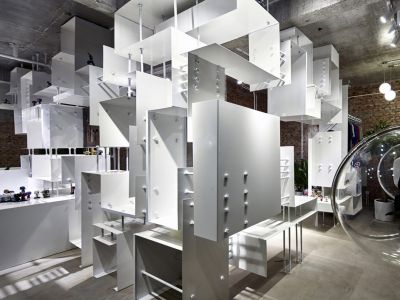 180平米潮品手伴专卖店设计装修案例