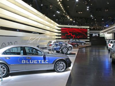 1000平米奔驰车展展馆装修设计装修案例