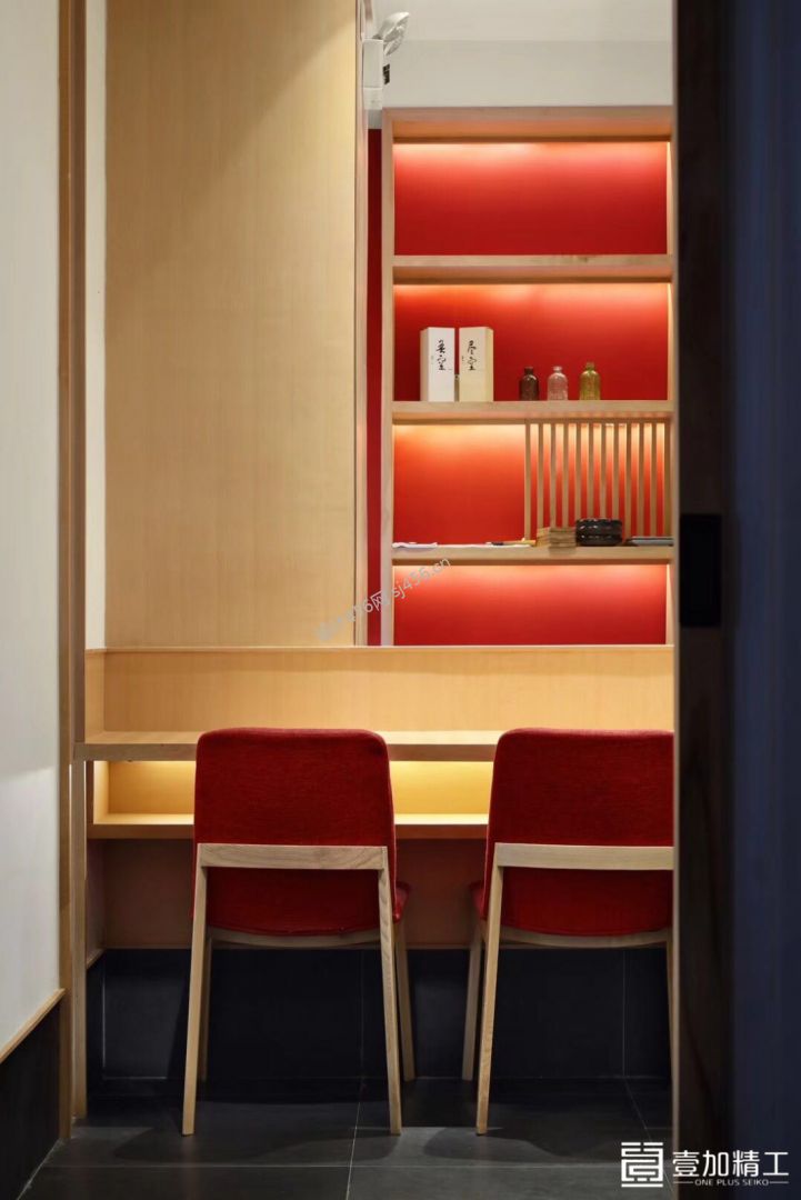 2020日本料理店墙面柜装修效果图