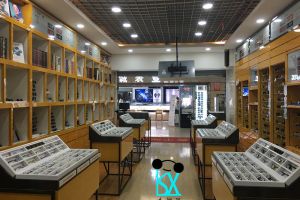 【凌视讯装饰】2019眼镜店装修中关于眼镜展柜的四个陷阱，你知道吗？