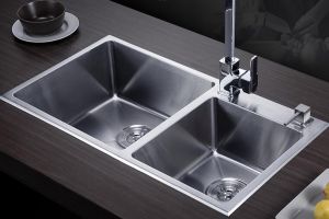 厨房到底安装单水槽好还是双水槽好？ 对比一下才知道！