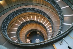 【楚居装饰】家庭中常见的楼梯形式有哪些