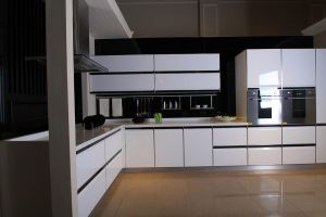 【苏州奥润装饰】烤漆橱柜价格是多少 如何保养烤漆橱柜 【苏州奥润装饰】烤漆橱柜价格是多少 如何保养烤漆橱柜