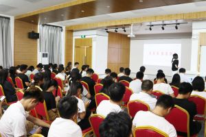 【不断奔跑，营造未来】南阳业之峰装饰年中总结会圆满结束