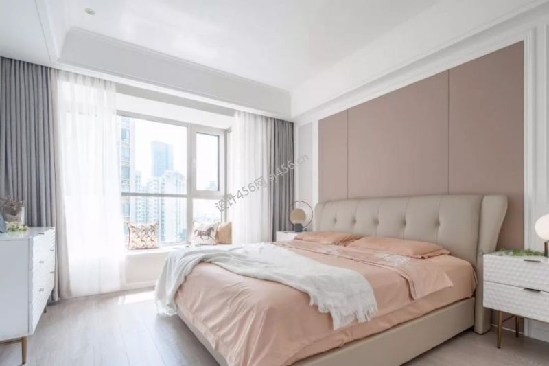 现代简约风格三居102平卧室装修图