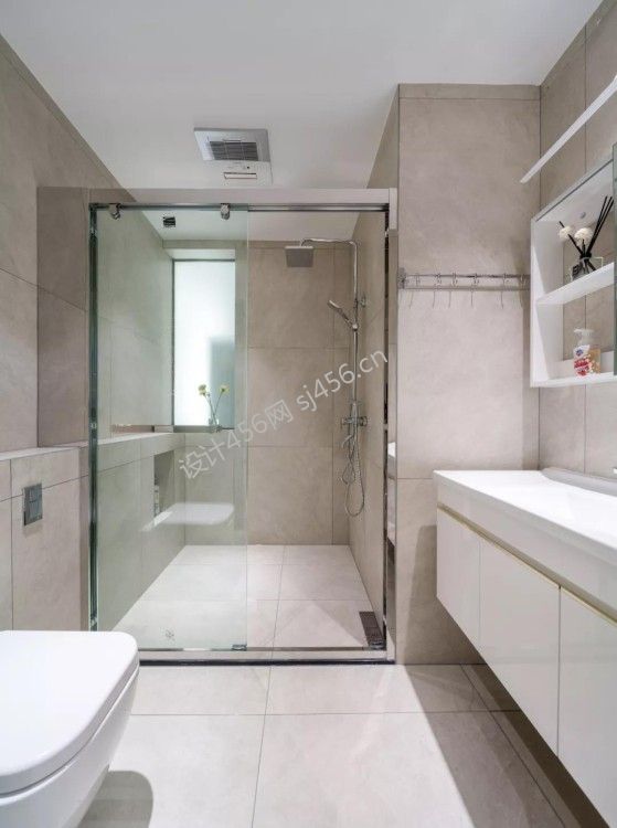 现代简约风格三居102平卫生间装修图