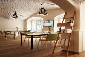 【石家庄九邦装饰】石家庄特色餐厅设计餐桌摆放方位禁忌及解决办法