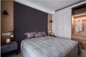 用硬包做床头墙，卧室瞬间