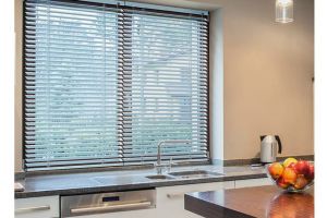 【辽源香蕉装饰公司】什么是百叶窗 百叶窗怎么放下来