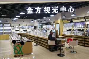 【昆明凌视讯】昆明眼镜店装修，展柜的选择也要关注