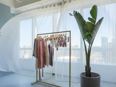 现代风格服装店装修案例