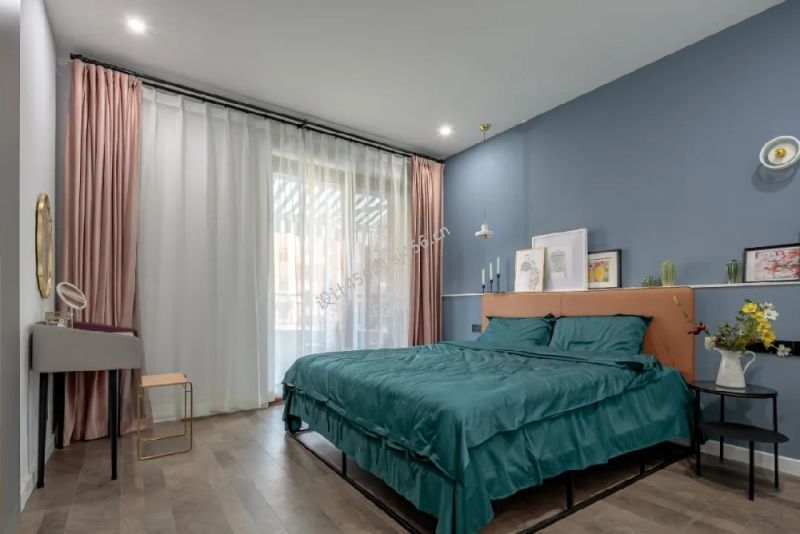 130平米三居室卧室床头背景墙装饰效果图