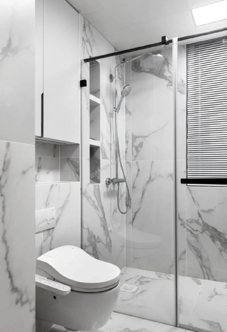 现代风格80平米卫生间浴室玻璃隔断装修效果图