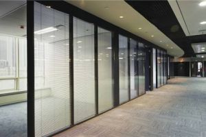 [立正装饰公司]玻璃隔断报价 玻璃隔断清洁细节