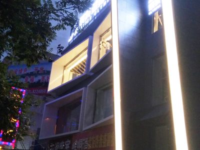 聚奥健身俱乐部工业风格1200平米装修案例