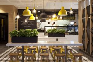 [北京朴优装饰]餐饮店的灯光可以提升人气?要重视灯光作用!