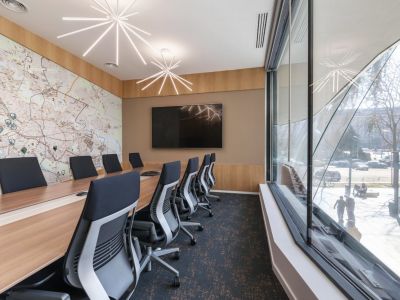 600平米现代风格房地产办公空间装修案例