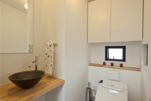 [广州铭筑装饰]来看看马桶区域，怎么做卫生间收纳？