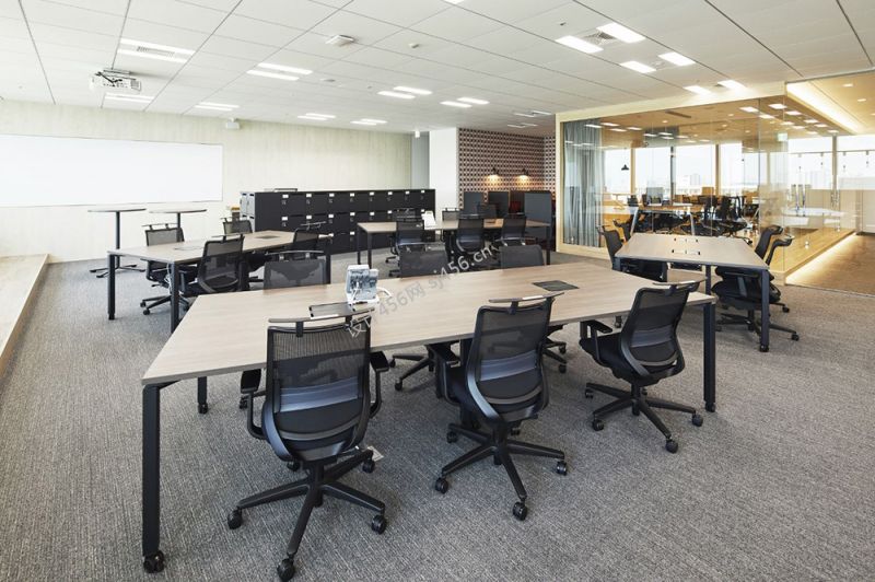 200㎡办公室办公桌装修效果图