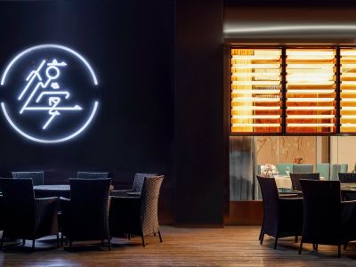 300平米高级轻奢风花园餐厅装修设计案例