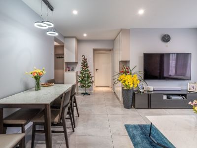 凤凰花园102平米现代简约二居装修案例