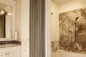 [沈阳博创装饰]小面积卫生间浴帘设计 卫生间浴帘选购技巧