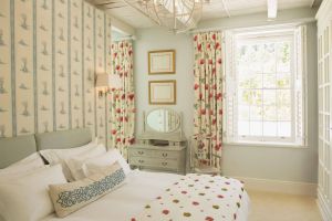 [沈阳晋级装饰]壁纸和乳胶漆的区别 墙纸和墙漆哪个更环保更持久