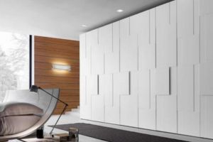 [南宁云上装饰]衣柜选购指南，搞懂这4点，让您不花一分冤枉钱