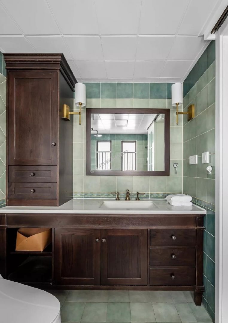 128平三居室美式经典风格洗手台装修效果图