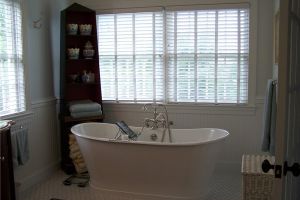 [东莞家装一站装饰]卫生间百叶窗放不下来，什么原因？