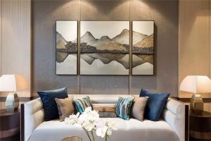 [黄岛华杰东方装饰]客厅沙发背景墙挂什么画好看？