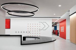 [厦门华浔品味装饰]通信服务公司办公室设计，鲜明的色彩搭配！