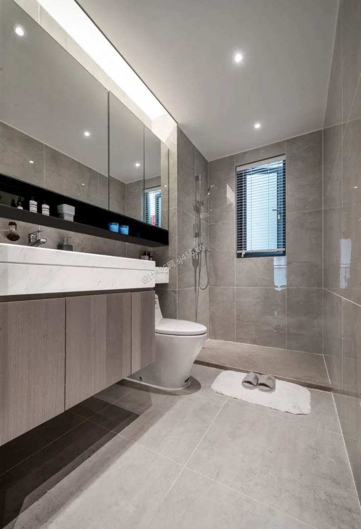 现代风格二居室113平米卫生间马桶家装效果图赏析