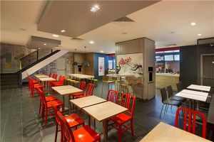 [东莞峰铖装饰]掌握快餐店装修设计要点，增加回头客！