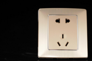 [成都琅蜂装饰]五孔插座怎么接线，五孔插座选购技巧