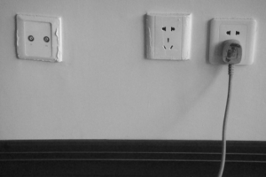 [张家界利匠装饰]插座的安装标准是什么，如何确定？